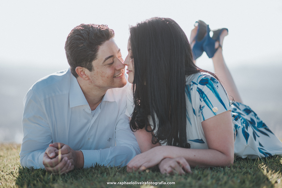 Ensaio pré-casamento - ensaio de casal - casamento pirapora do bom jesus -morro do capuava - ensaio de casal - inspiração para ensaio fotografico - casamento - fotos de ensaio - casamento no campo - raphael oliveira fotografia - fotografo de casamentos