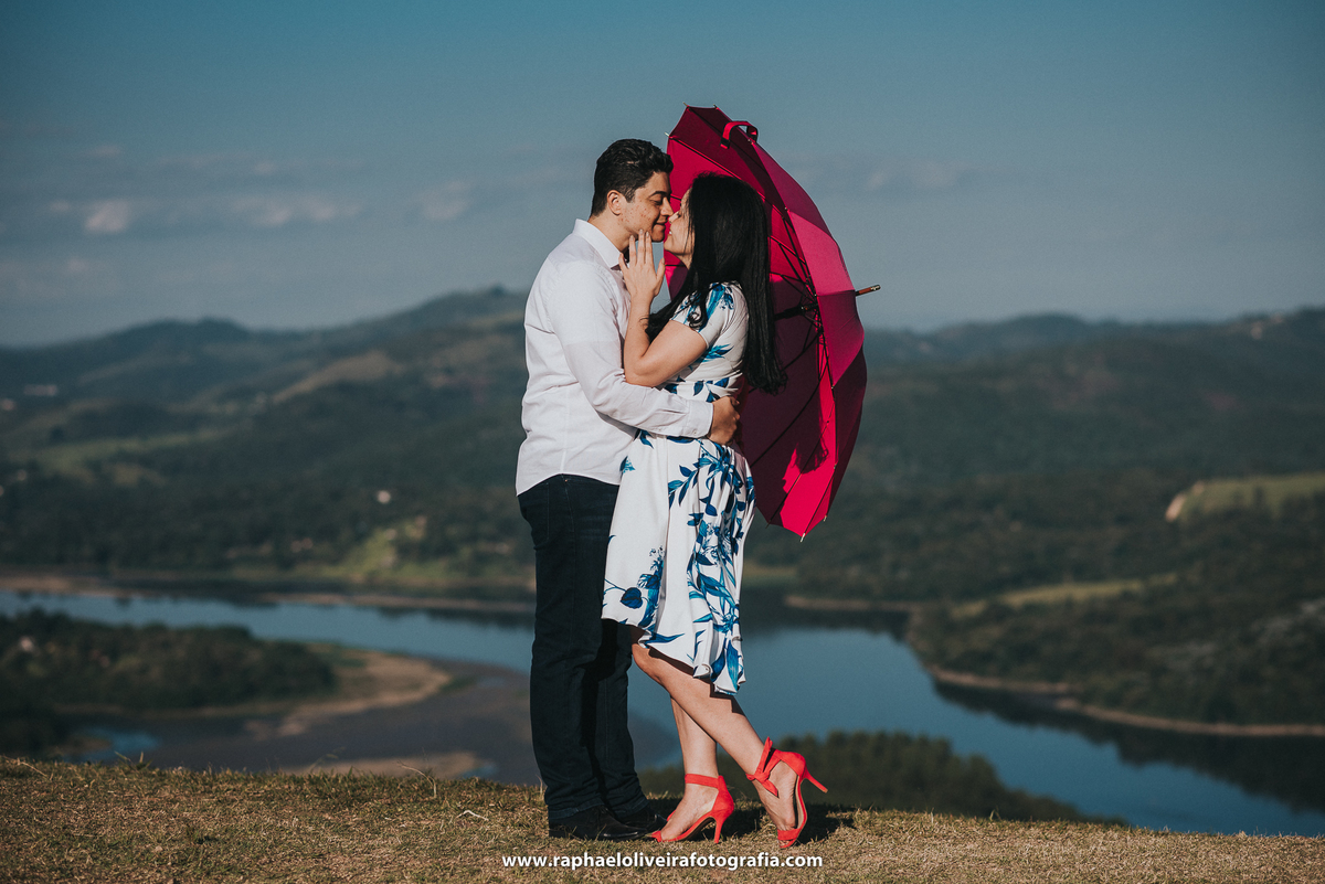 Ensaio pré-casamento - ensaio de casal - casamento pirapora do bom jesus -morro do capuava - ensaio de casal - inspiração para ensaio fotografico - casamento - fotos de ensaio - casamento no campo - raphael oliveira fotografia - fotografo de casamentos