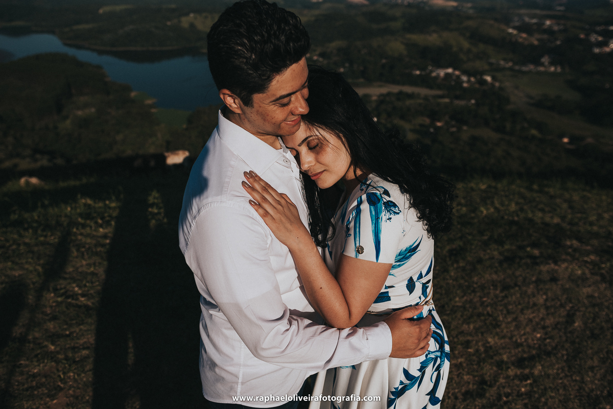 Ensaio pré-casamento - ensaio de casal - casamento pirapora do bom jesus -morro do capuava - ensaio de casal - inspiração para ensaio fotografico - casamento - fotos de ensaio - casamento no campo - raphael oliveira fotografia - fotografo de casamentos