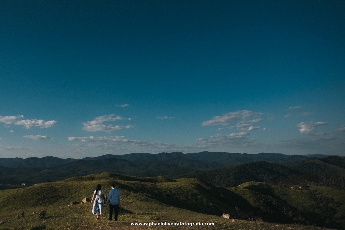 Ensaio pré-casamento - ensaio de casal - casamento pirapora do bom jesus -morro do capuava - ensaio de casal - inspiração para ensaio fotografico - casamento - fotos de ensaio - casamento no campo - raphael oliveira fotografia - fotografo de casamentos