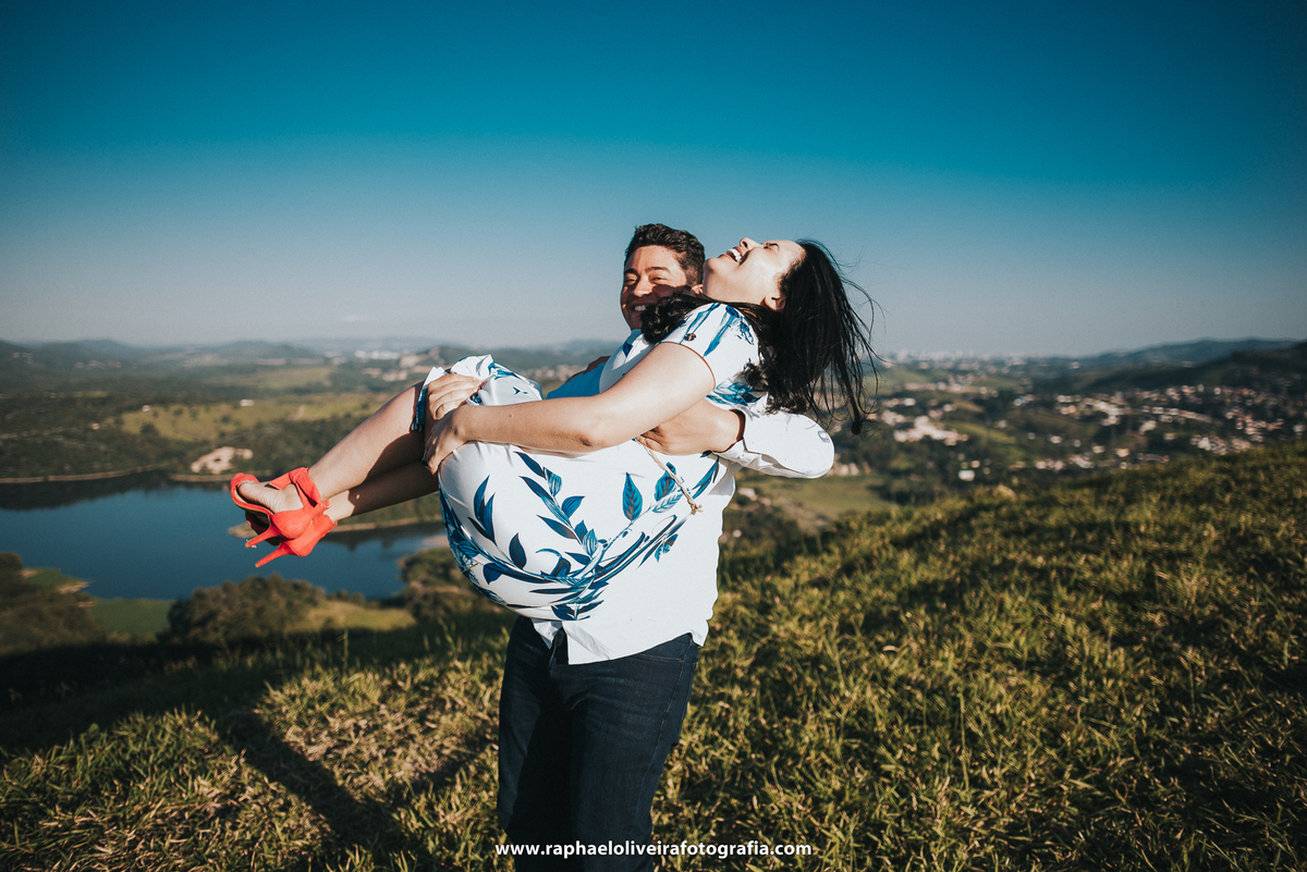 Ensaio pré-casamento - ensaio de casal - casamento pirapora do bom jesus -morro do capuava - ensaio de casal - inspiração para ensaio fotografico - casamento - fotos de ensaio - casamento no campo - raphael oliveira fotografia - fotografo de casamentos