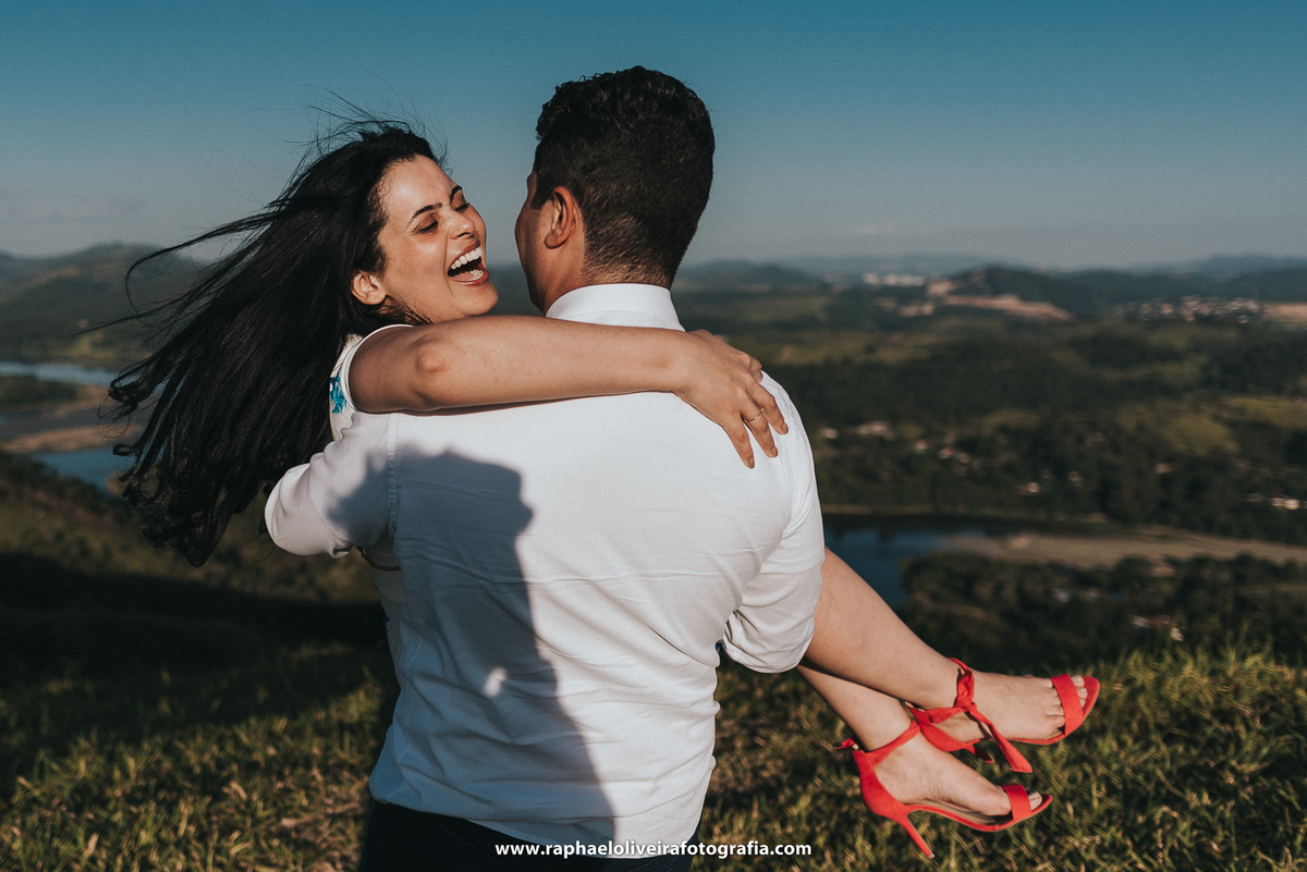 Ensaio pré-casamento - ensaio de casal - casamento pirapora do bom jesus -morro do capuava - ensaio de casal - inspiração para ensaio fotografico - casamento - fotos de ensaio - casamento no campo - raphael oliveira fotografia - fotografo de casamentos