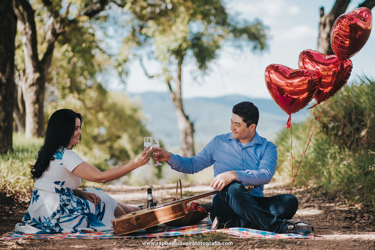 Ensaio pré-casamento - ensaio de casal - casamento pirapora do bom jesus -morro do capuava - ensaio de casal - inspiração para ensaio fotografico - casamento - fotos de ensaio - casamento no campo - raphael oliveira fotografia - fotografo de casamentos