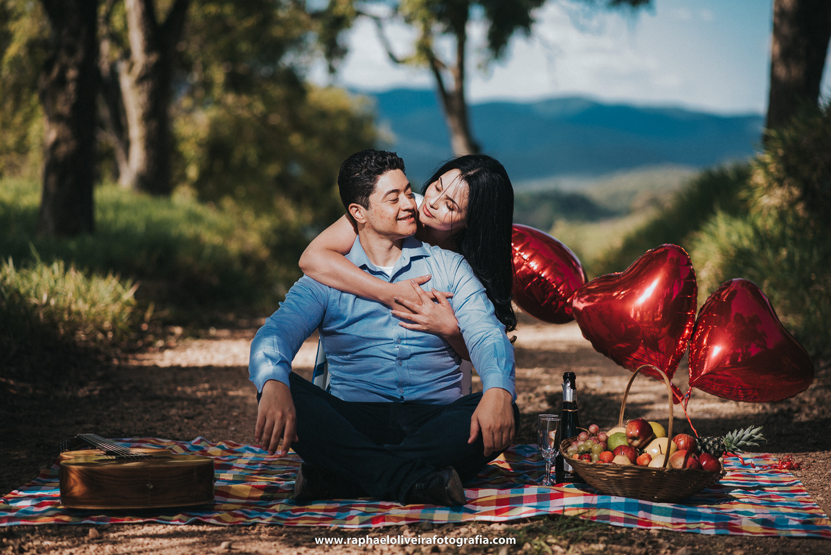 Ensaio pré-casamento - ensaio de casal - casamento pirapora do bom jesus -morro do capuava - ensaio de casal - inspiração para ensaio fotografico - casamento - fotos de ensaio - casamento no campo - raphael oliveira fotografia - fotografo de casamentos