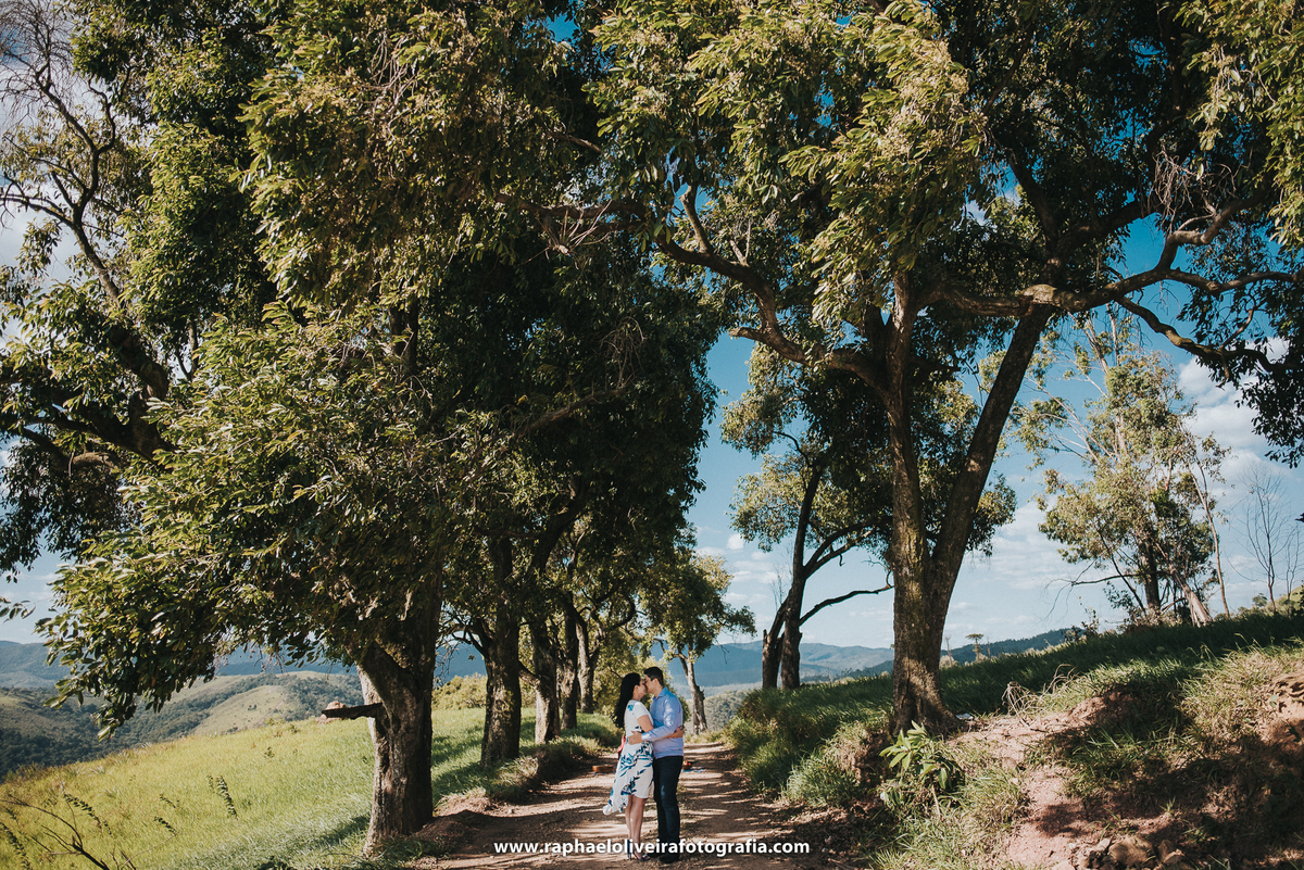 Ensaio pré-casamento - ensaio de casal - casamento pirapora do bom jesus -morro do capuava - ensaio de casal - inspiração para ensaio fotografico - casamento - fotos de ensaio - casamento no campo - raphael oliveira fotografia - fotografo de casamentos