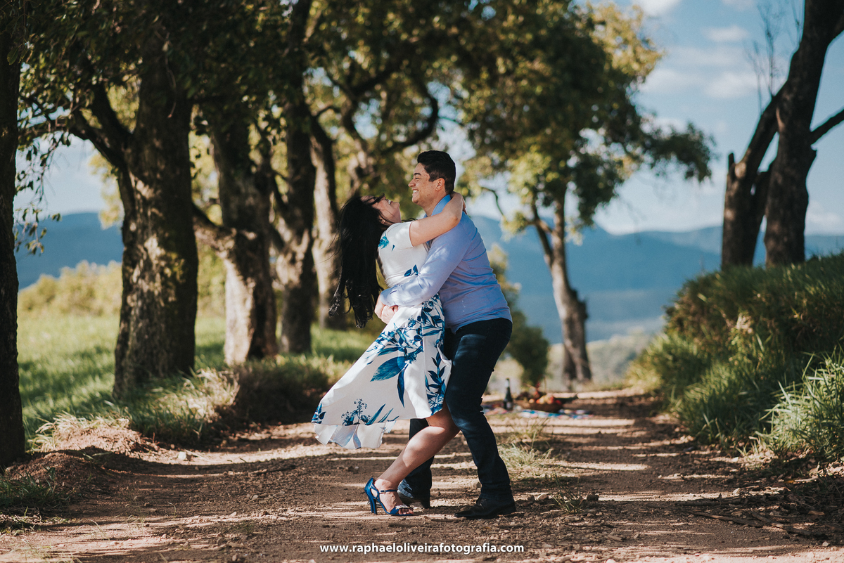 Ensaio pré-casamento - ensaio de casal - casamento pirapora do bom jesus -morro do capuava - ensaio de casal - inspiração para ensaio fotografico - casamento - fotos de ensaio - casamento no campo - raphael oliveira fotografia - fotografo de casamentos