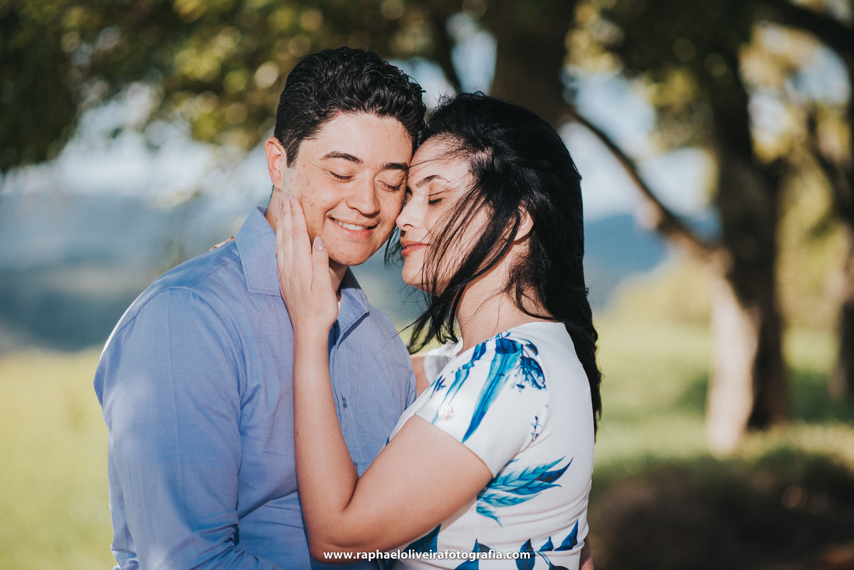 Ensaio pré-casamento - ensaio de casal - casamento pirapora do bom jesus -morro do capuava - ensaio de casal - inspiração para ensaio fotografico - casamento - fotos de ensaio - casamento no campo - raphael oliveira fotografia - fotografo de casamentos