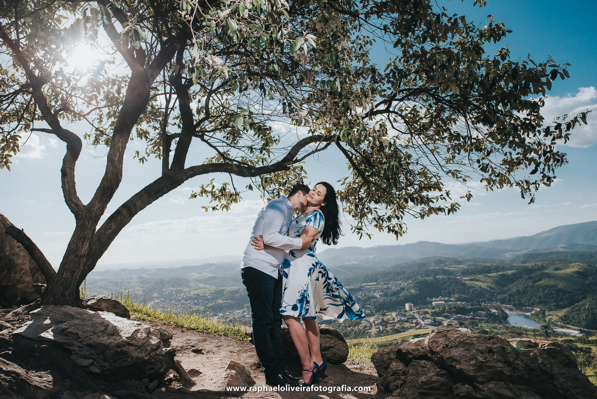 Ensaio pré-casamento - ensaio de casal - casamento pirapora do bom jesus -morro do capuava - ensaio de casal - inspiração para ensaio fotografico - casamento - fotos de ensaio - casamento no campo - raphael oliveira fotografia - fotografo de casamentos