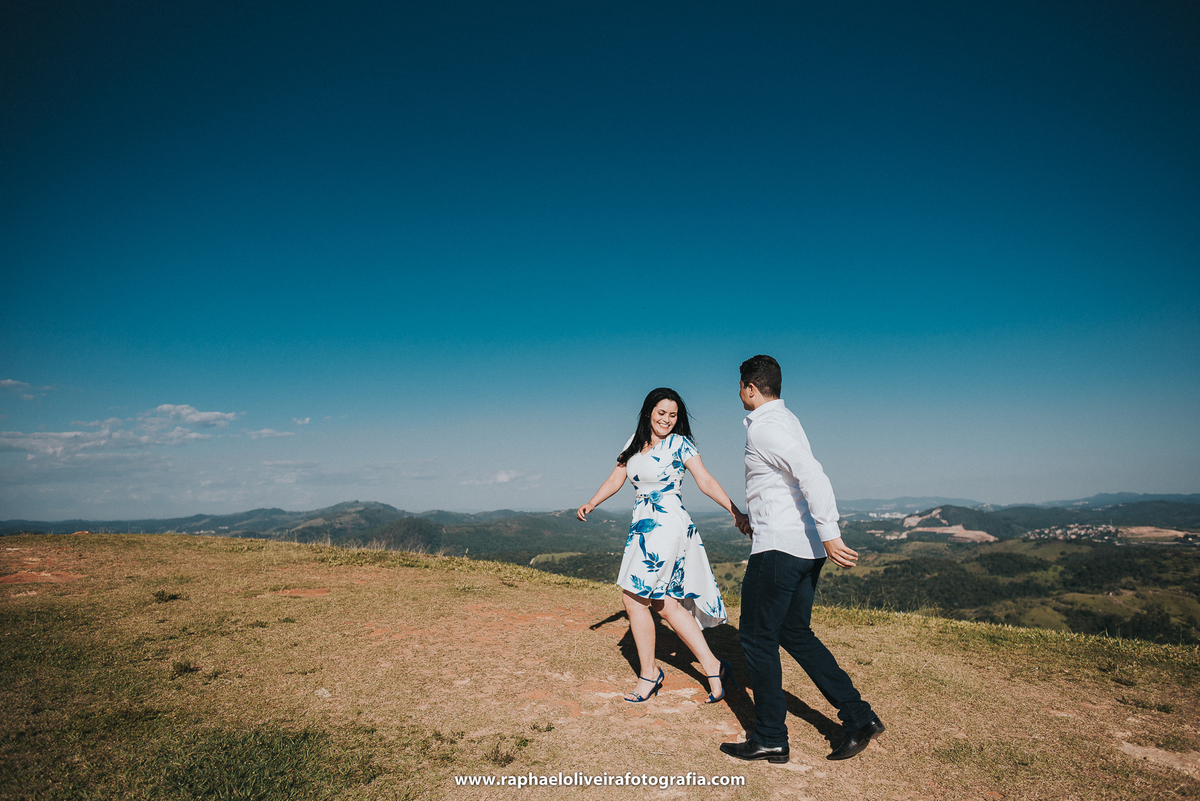 Ensaio pré-casamento - ensaio de casal - casamento pirapora do bom jesus -morro do capuava - ensaio de casal - inspiração para ensaio fotografico - casamento - fotos de ensaio - casamento no campo - raphael oliveira fotografia - fotografo de casamentos