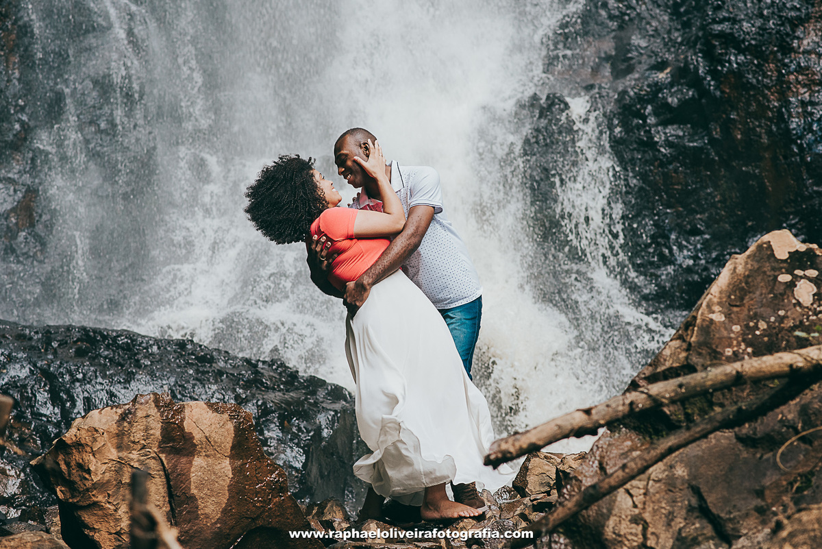 Ensaio pré casamento da Patricia com o Daniel realizado e brotas e registrado por raphael oliveira fotografia - fotografo de casamento e familia - fotografo de ensaio e gestante - lugares para ensaio pré casamento - raphael oliveira - ideias  pre casament