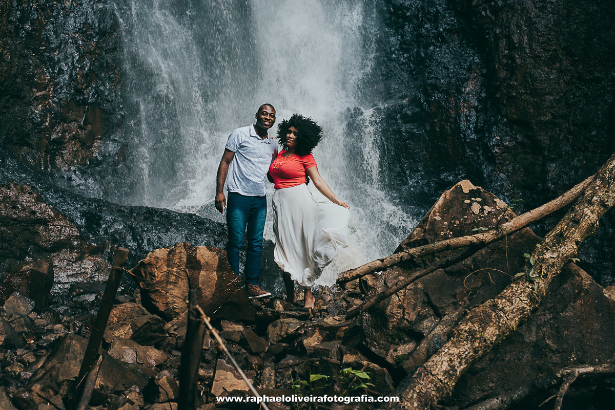 Ensaio pré casamento da Patricia com o Daniel realizado e brotas e registrado por raphael oliveira fotografia - fotografo de casamento e familia - fotografo de ensaio e gestante - lugares para ensaio pré casamento - raphael oliveira - ideias  pre casament