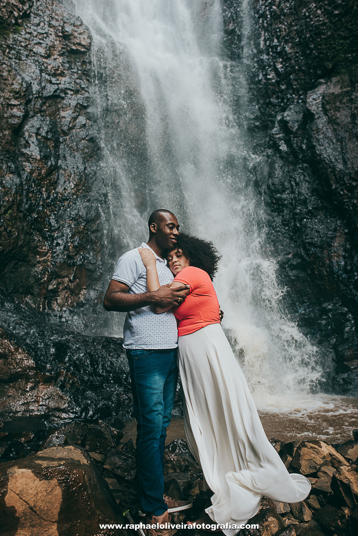 Ensaio pré casamento da Patricia com o Daniel realizado e brotas e registrado por raphael oliveira fotografia - fotografo de casamento e familia - fotografo de ensaio e gestante - lugares para ensaio pré casamento - raphael oliveira - ideias  pre casament