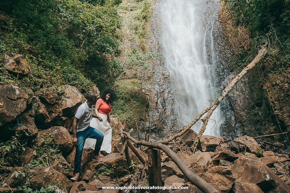 Ensaio pré casamento da Patricia com o Daniel realizado e brotas e registrado por raphael oliveira fotografia - fotografo de casamento e familia - fotografo de ensaio e gestante - lugares para ensaio pré casamento - raphael oliveira - ideias  pre casament