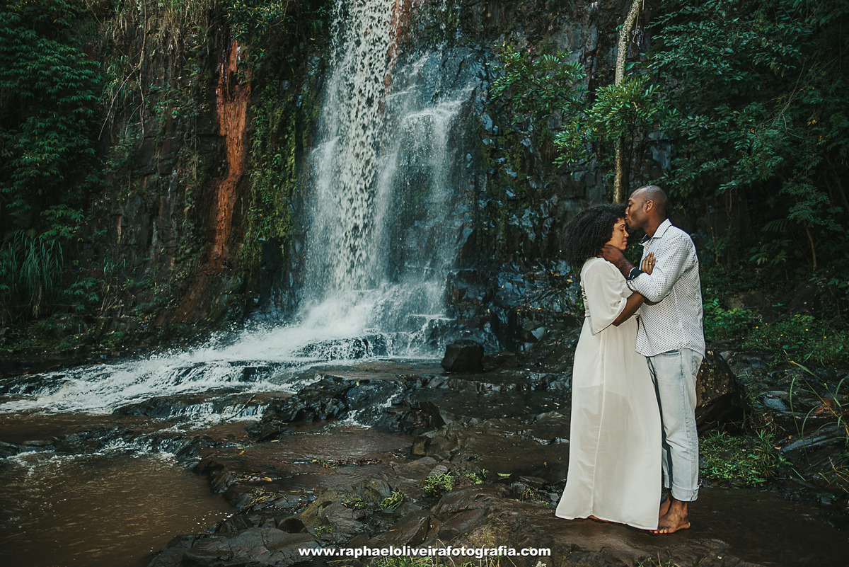 Ensaio pré casamento da Patricia com o Daniel realizado e brotas e registrado por raphael oliveira fotografia - fotografo de casamento e familia - fotografo de ensaio e gestante - lugares para ensaio pré casamento - raphael oliveira - ideias  pre casament