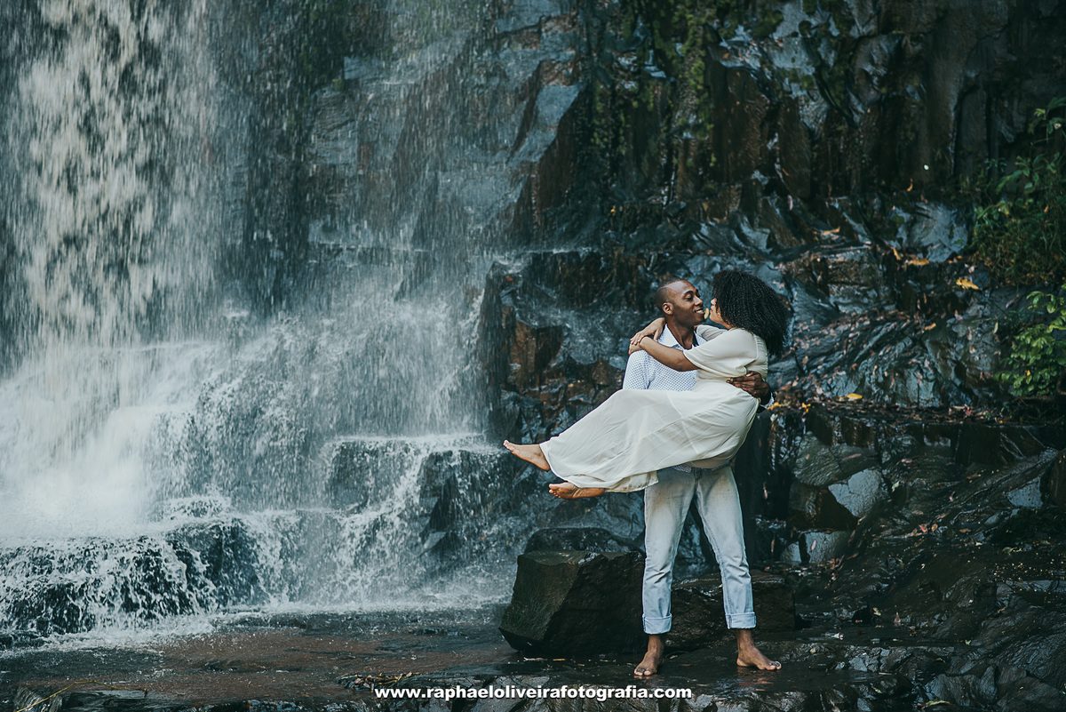 Ensaio pré casamento da Patricia com o Daniel realizado e brotas e registrado por raphael oliveira fotografia - fotografo de casamento e familia - fotografo de ensaio e gestante - lugares para ensaio pré casamento - raphael oliveira - ideias  pre casament