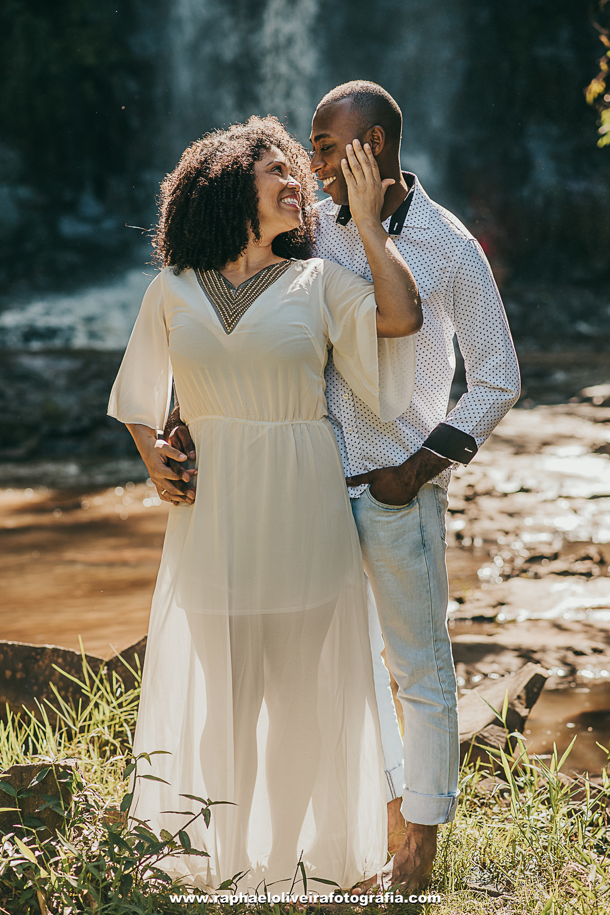 Ensaio pré casamento da Patricia com o Daniel realizado e brotas e registrado por raphael oliveira fotografia - fotografo de casamento e familia - fotografo de ensaio e gestante - lugares para ensaio pré casamento - raphael oliveira - ideias  pre casament