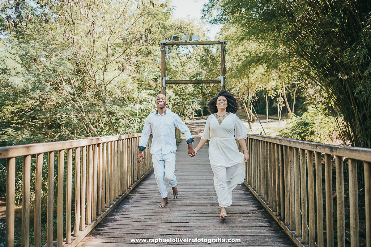 Ensaio pré casamento da Patricia com o Daniel realizado e brotas e registrado por raphael oliveira fotografia - fotografo de casamento e familia - fotografo de ensaio e gestante - lugares para ensaio pré casamento - raphael oliveira - ideias  pre casament