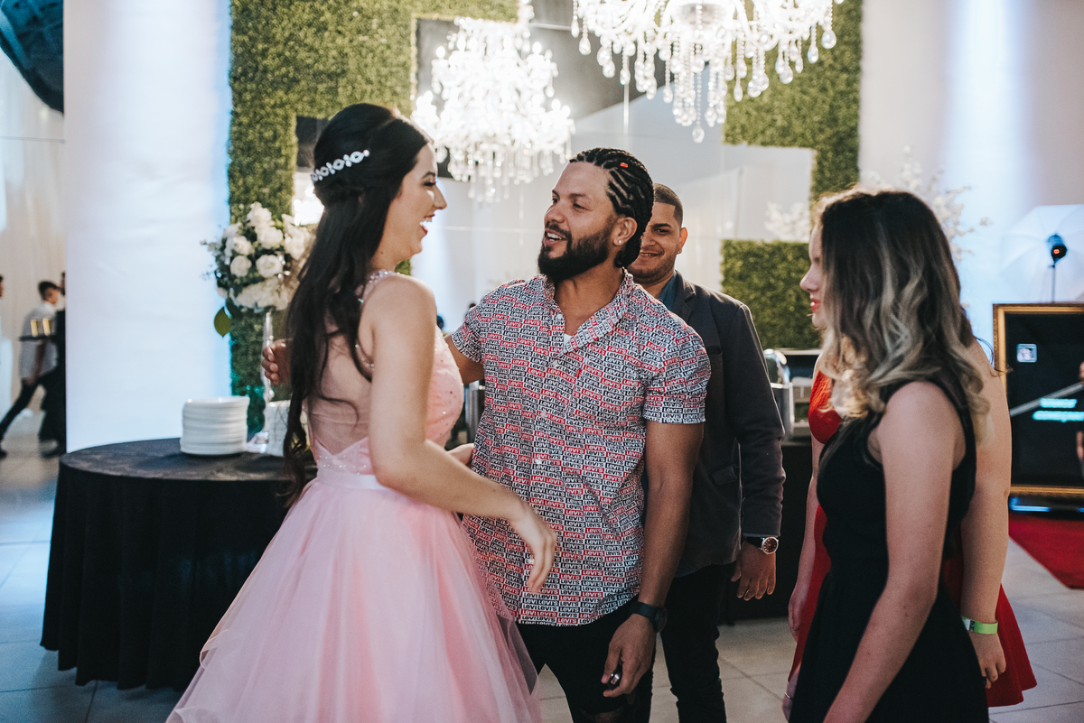 Festa de 15 anos, festa de debutante, aniversário de 15 anos, vestido de debutante, anel de debutante, dia de princesa, debutante, festa de aniversário, ensaio de debutante, fotografo de debutante, inspiração para festa de 15 ano, raphael oliveira.