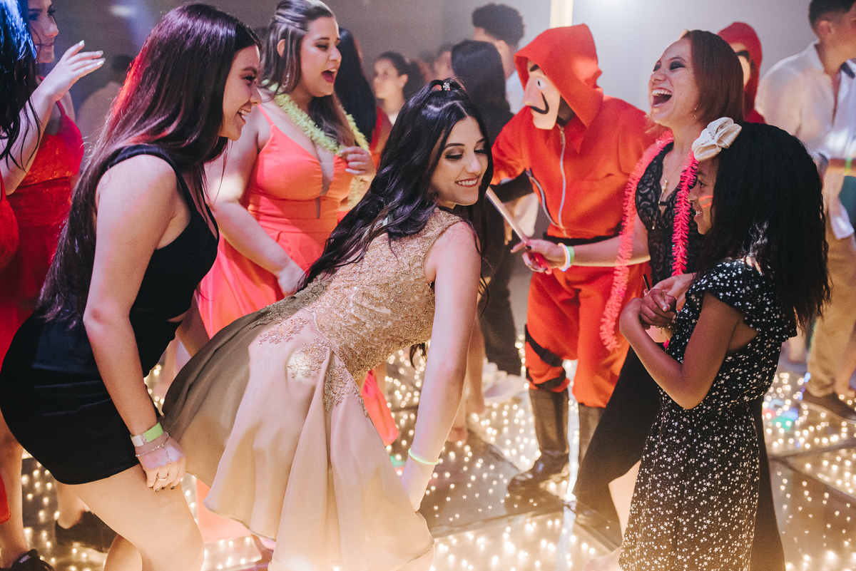 Festa de 15 anos, festa de debutante, aniversário de 15 anos, vestido de debutante, anel de debutante, dia de princesa, debutante, festa de aniversário, ensaio de debutante, fotografo de debutante, inspiração para festa de 15 ano, raphael oliveira.