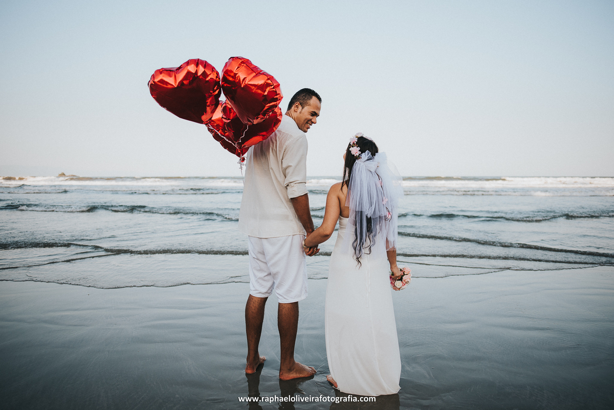 Ensaio pré-casamento - ensaio de casal na praia - ensaio de casal - inspiração para ensaio fotografico - casamento - fotos de ensaio - casamento no campo - raphael oliveira fotografia - fotografo de casamentos