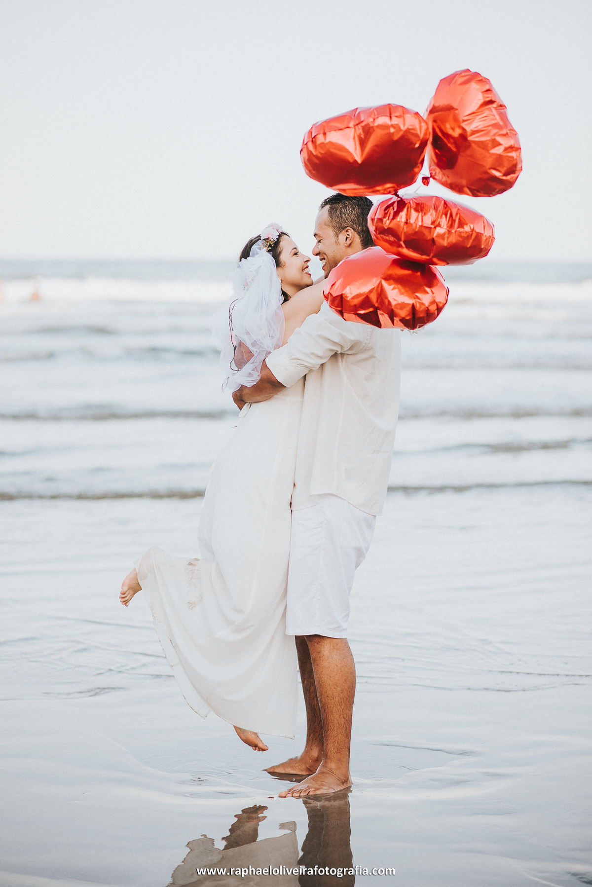 Ensaio pré-casamento - ensaio de casal na praia - ensaio de casal - inspiração para ensaio fotografico - casamento - fotos de ensaio - casamento no campo - raphael oliveira fotografia - fotografo de casamentos