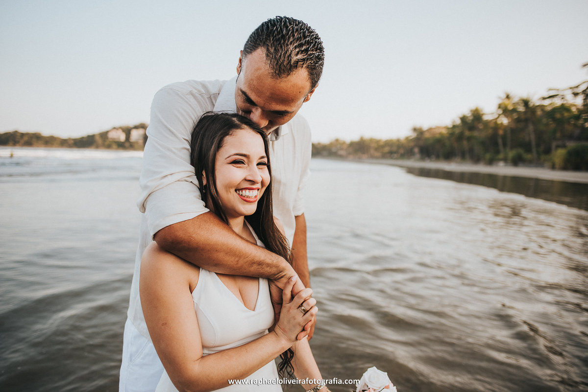 Ensaio pré-casamento - ensaio de casal na praia - ensaio de casal - inspiração para ensaio fotografico - casamento - fotos de ensaio - casamento no campo - raphael oliveira fotografia - fotografo de casamentos