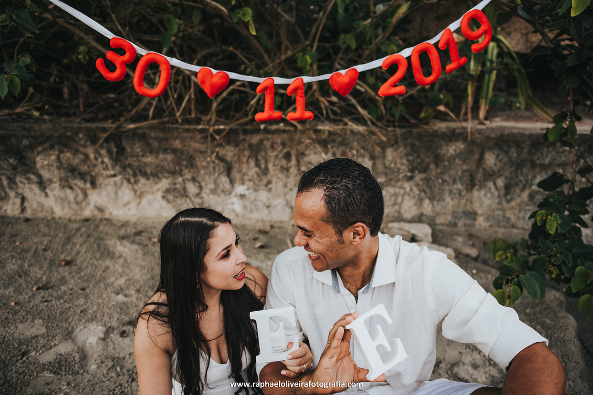 Ensaio pré-casamento - ensaio de casal na praia - ensaio de casal - inspiração para ensaio fotografico - casamento - fotos de ensaio - casamento no campo - raphael oliveira fotografia - fotografo de casamentos