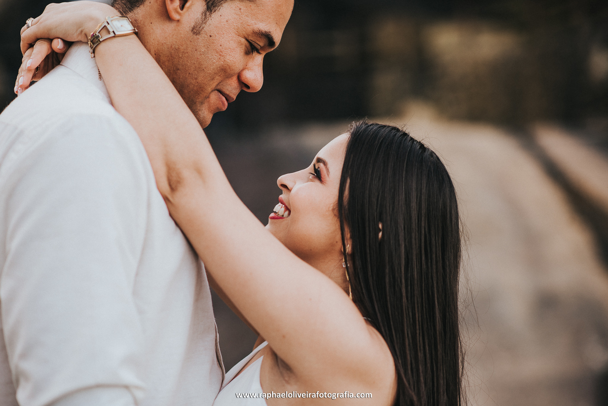 Ensaio pré-casamento - ensaio de casal na praia - ensaio de casal - inspiração para ensaio fotografico - casamento - fotos de ensaio - casamento no campo - raphael oliveira fotografia - fotografo de casamentos