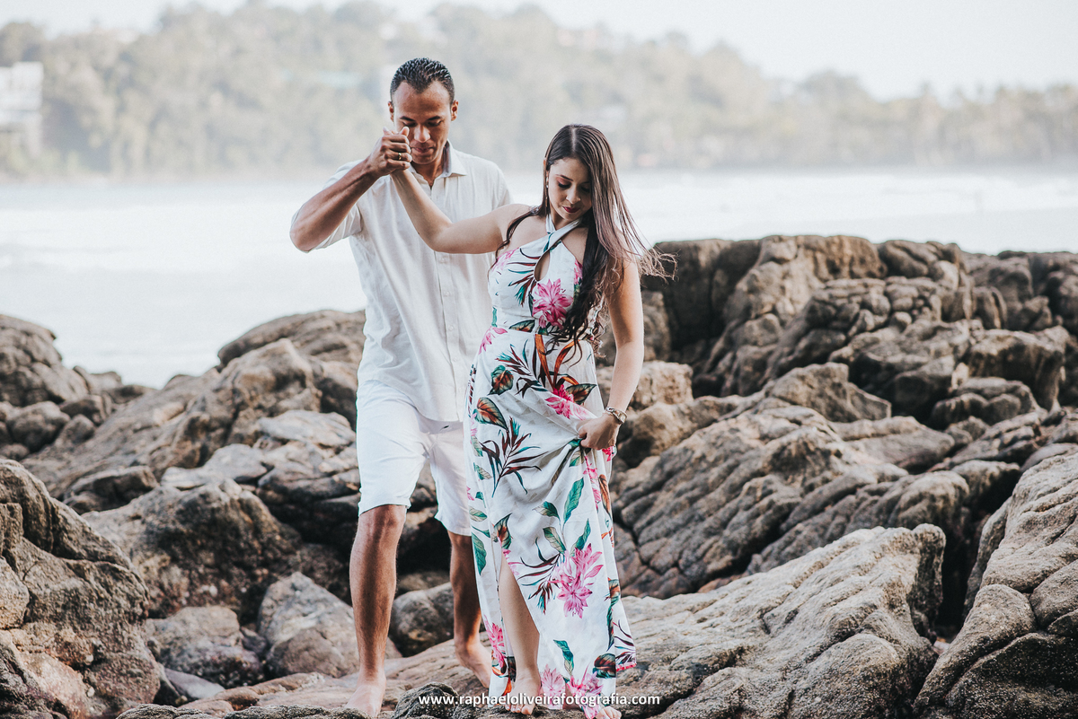 Ensaio pré-casamento - ensaio de casal na praia - ensaio de casal - inspiração para ensaio fotografico - casamento - fotos de ensaio - casamento no campo - raphael oliveira fotografia - fotografo de casamentos