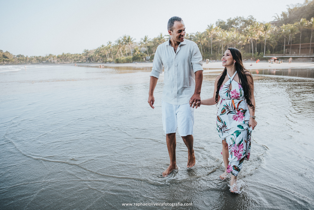 Ensaio pré-casamento - ensaio de casal na praia - ensaio de casal - inspiração para ensaio fotografico - casamento - fotos de ensaio - casamento no campo - raphael oliveira fotografia - fotografo de casamentos