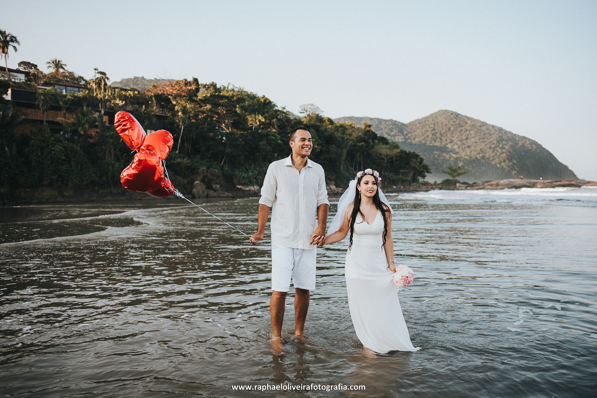 Ensaio pré-casamento - ensaio de casal na praia - ensaio de casal - inspiração para ensaio fotografico - casamento - fotos de ensaio - casamento no campo - raphael oliveira fotografia - fotografo de casamentos