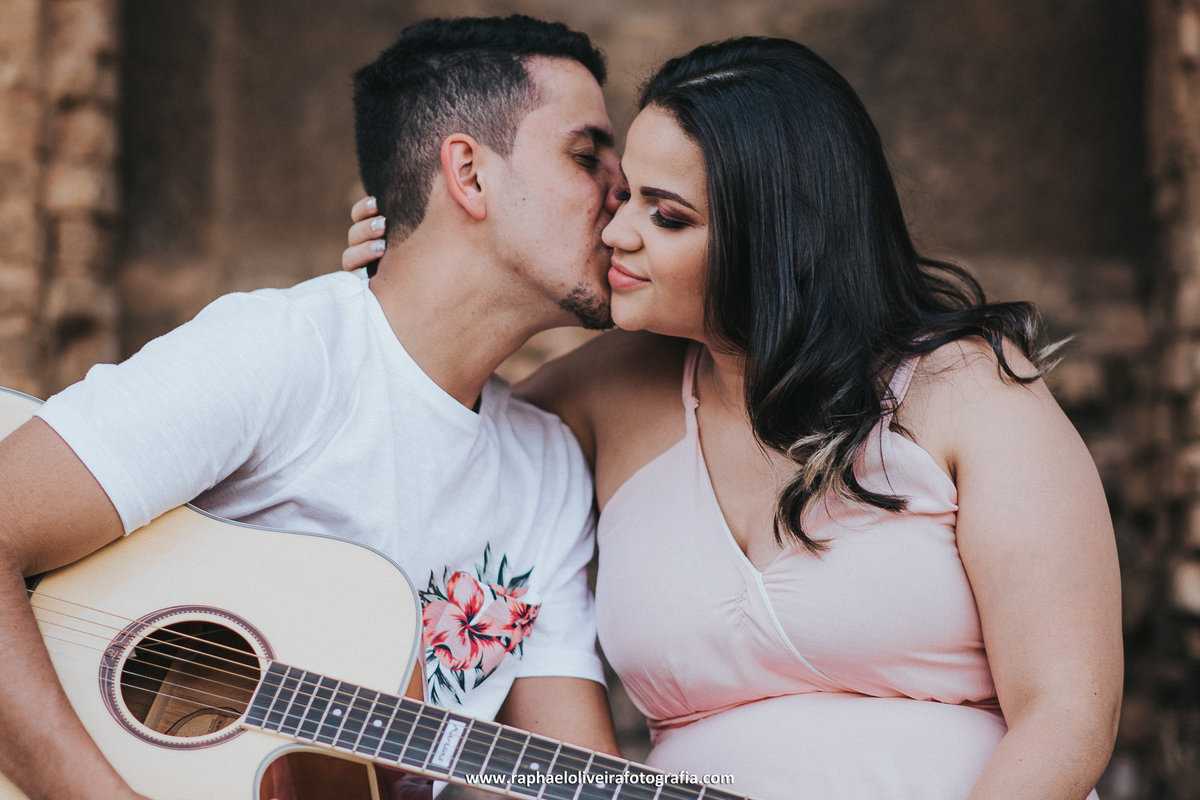 Ensaio pré-casamento - ensaio de casal no campo - ensaio de casal - inspiração para ensaio fotografico - casamento - fotos de ensaio - casamento no campo - raphael oliveira fotografia - fotografo de casamentosEnsaio pré-casamento - ensaio de casal no camp