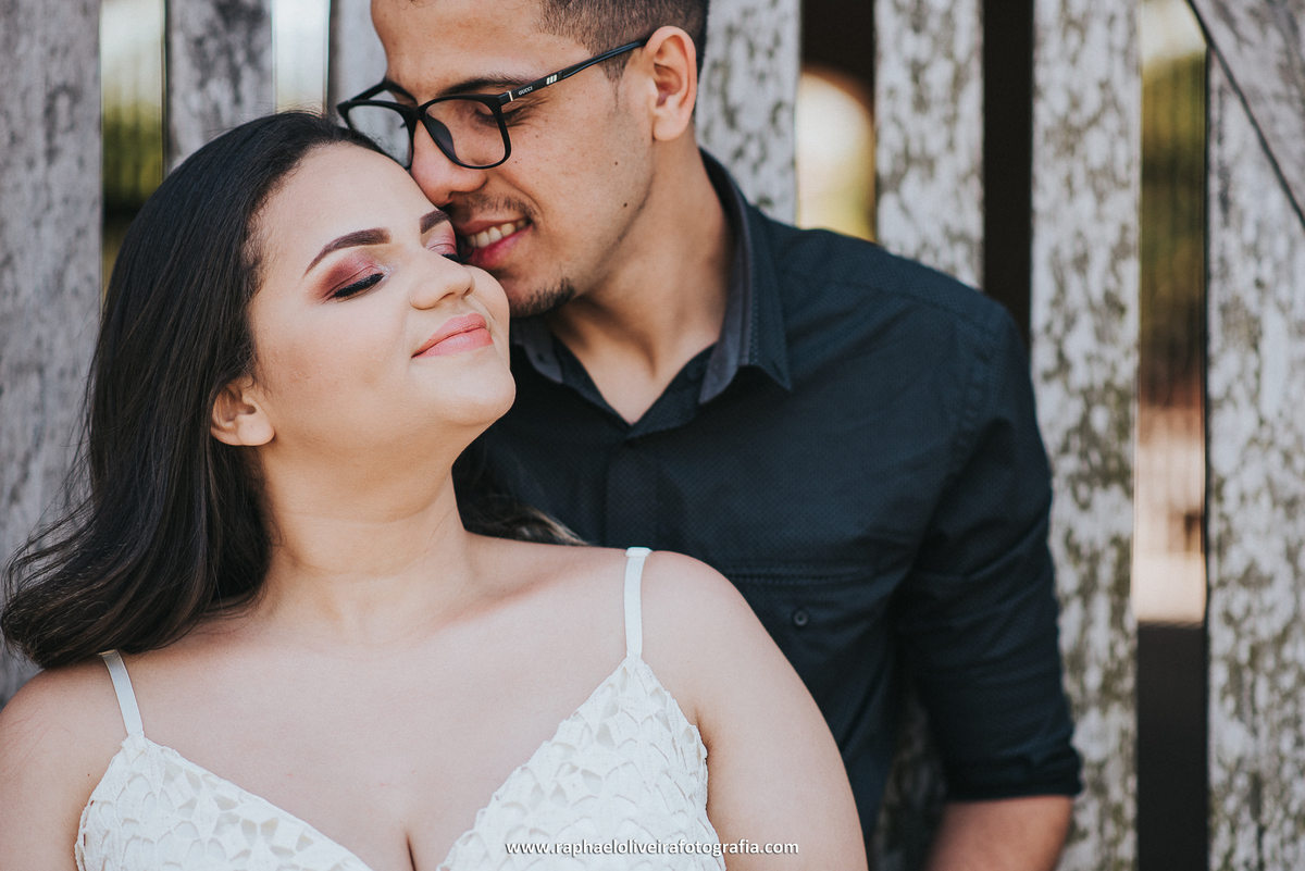 Ensaio pré-casamento - ensaio de casal no campo - ensaio de casal - inspiração para ensaio fotografico - casamento - fotos de ensaio - casamento no campo - raphael oliveira fotografia - fotografo de casamentos