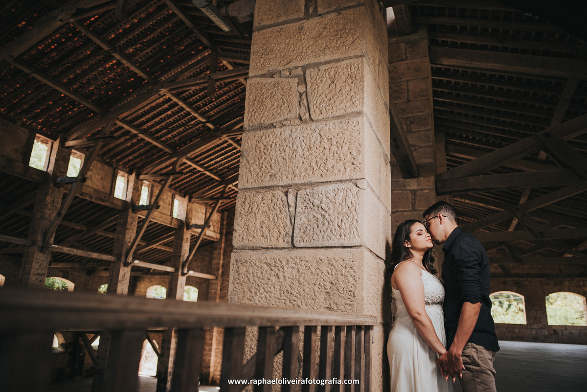 Ensaio pré-casamento - ensaio de casal no campo - ensaio de casal - inspiração para ensaio fotografico - casamento - fotos de ensaio - casamento no campo - raphael oliveira fotografia - fotografo de casamentos