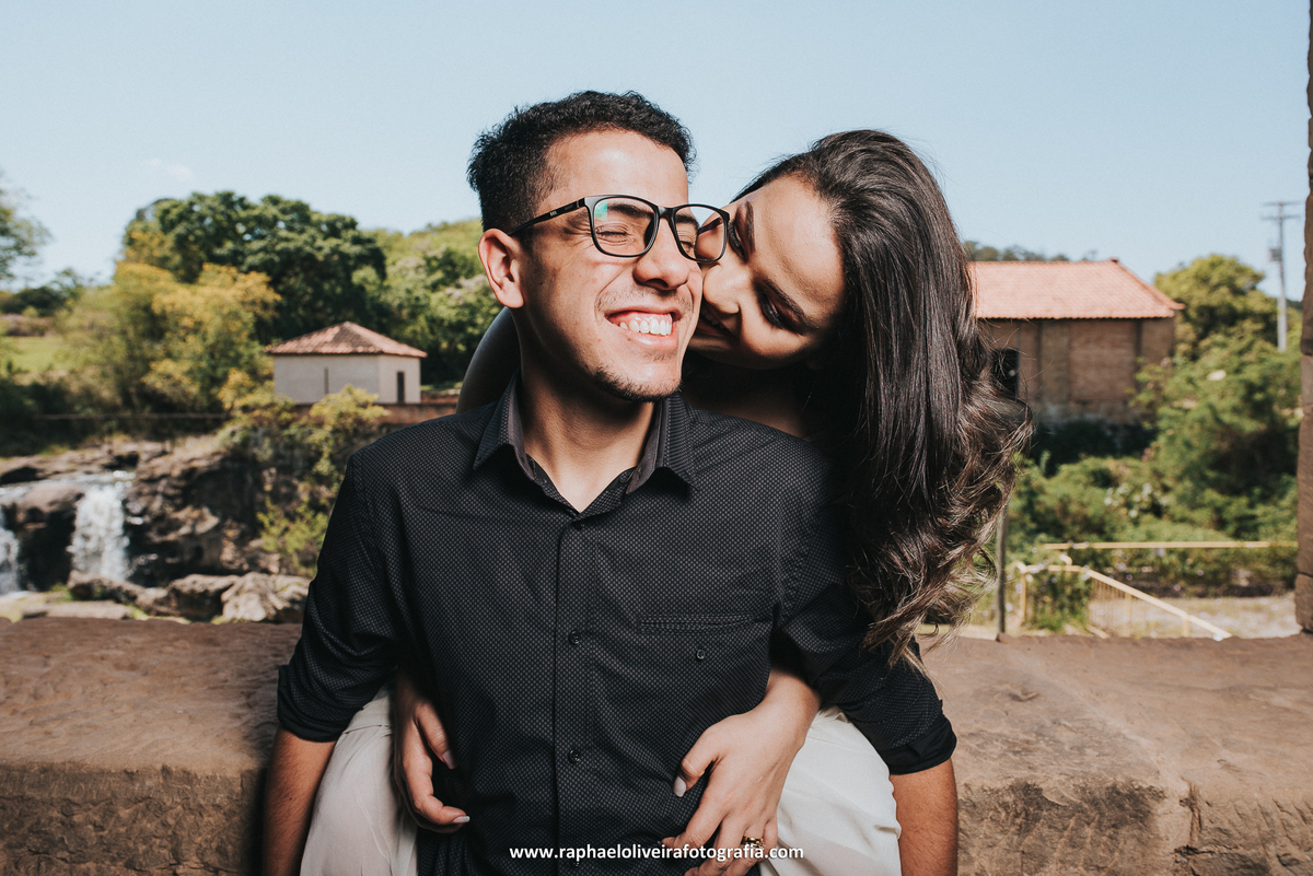 Ensaio pré-casamento - ensaio de casal no campo - ensaio de casal - inspiração para ensaio fotografico - casamento - fotos de ensaio - casamento no campo - raphael oliveira fotografia - fotografo de casamentos