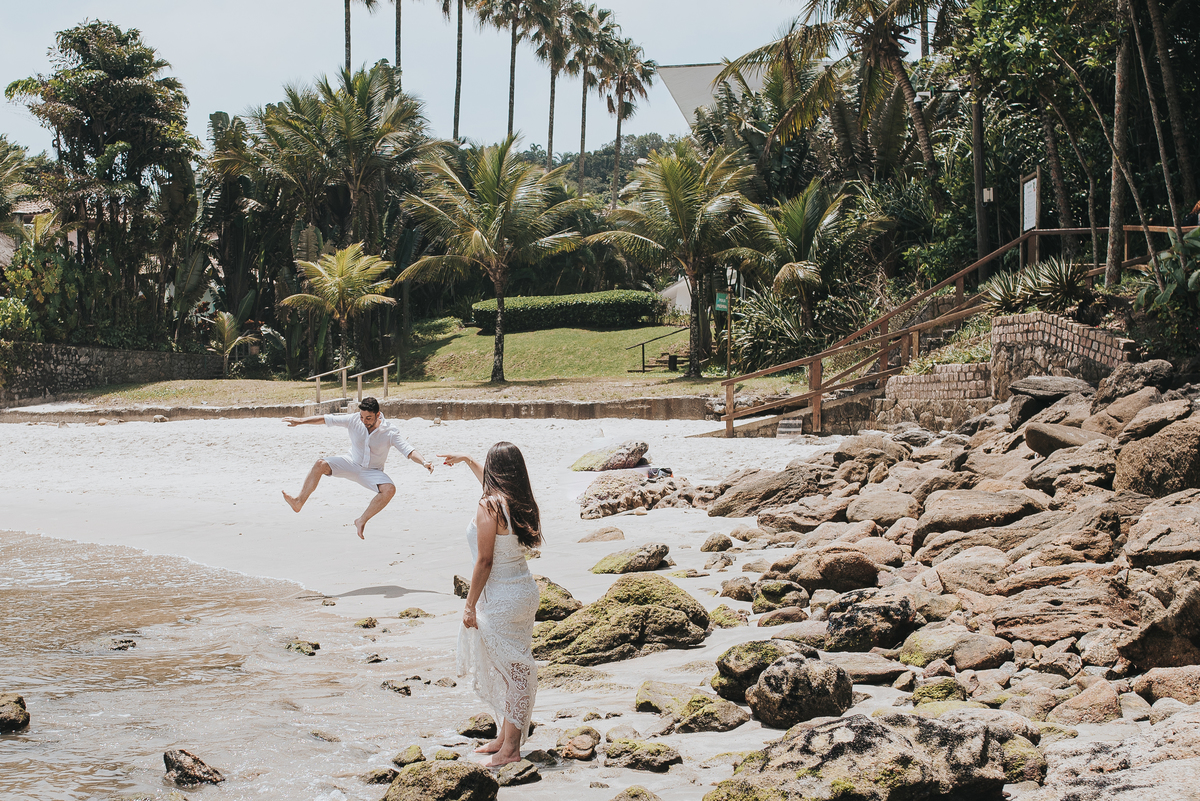 Ensaio de casal, ensaio pré casamento, ensaio de casal na praia, ensaio na praia, inspiração para ensaio pre casamento, praia, raphael oliveira fotografia, casamentos, inspiração de casamento, raphael oliveira, fotografo de casamento em são paulo.