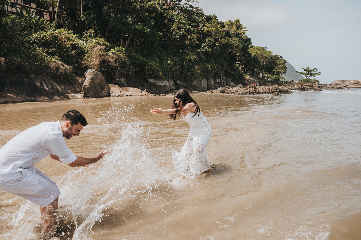 Ensaio de casal, ensaio pré casamento, ensaio de casal na praia, ensaio na praia, inspiração para ensaio pre casamento, praia, raphael oliveira fotografia, casamentos, inspiração de casamento, raphael oliveira, fotografo de casamento em são paulo.