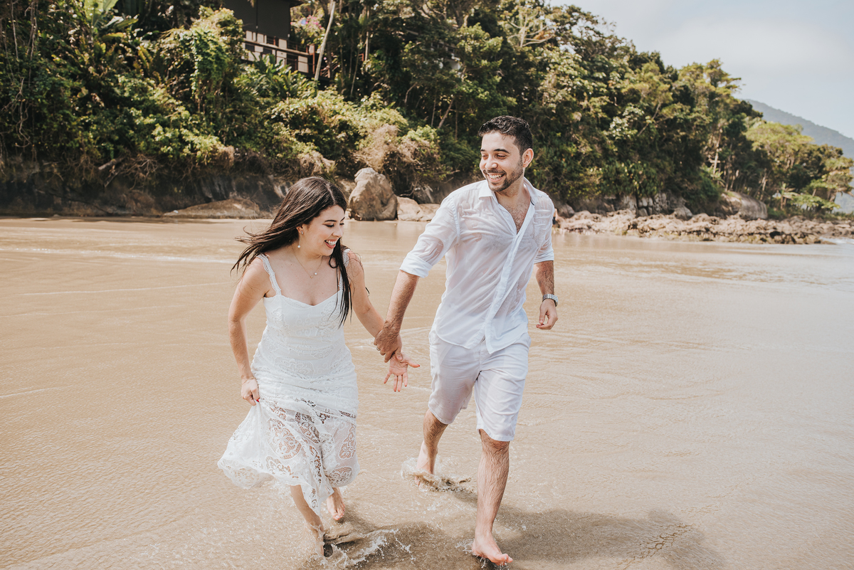 Ensaio de casal, ensaio pré casamento, ensaio de casal na praia, ensaio na praia, inspiração para ensaio pre casamento, praia, raphael oliveira fotografia, casamentos, inspiração de casamento, raphael oliveira, fotografo de casamento em são paulo.