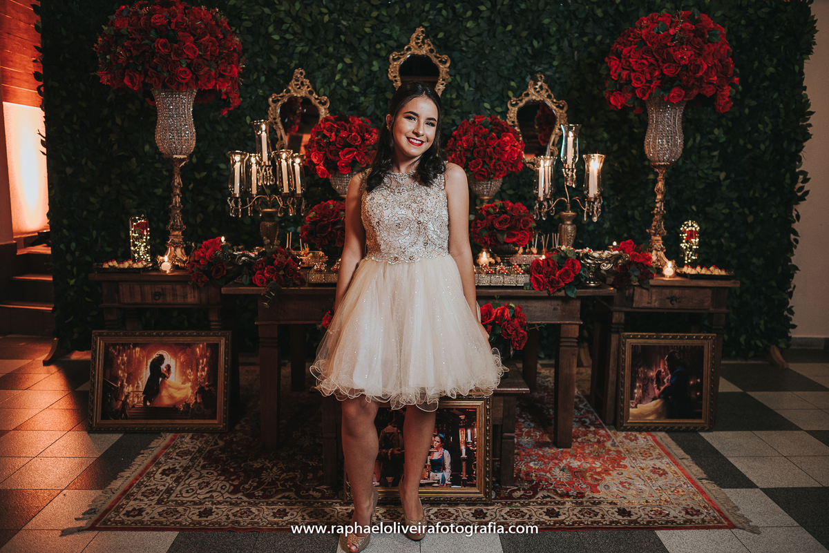 Ensaio de debutante, debutante, festa de 15 anos, festa de debutante, ensaio feminino, ensaio de 15 anos, decoração temática, bela e a fera, menina, 15 anos, making of de debutante, fotografo de debutante, raphael oliveira fotografia