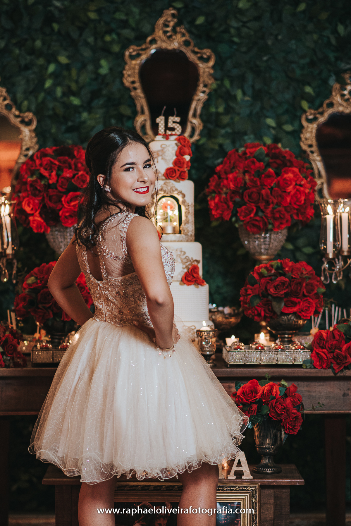 Ensaio de debutante, debutante, festa de 15 anos, festa de debutante, ensaio feminino, ensaio de 15 anos, decoração temática, bela e a fera, menina, 15 anos, making of de debutante, fotografo de debutante, raphael oliveira fotografia