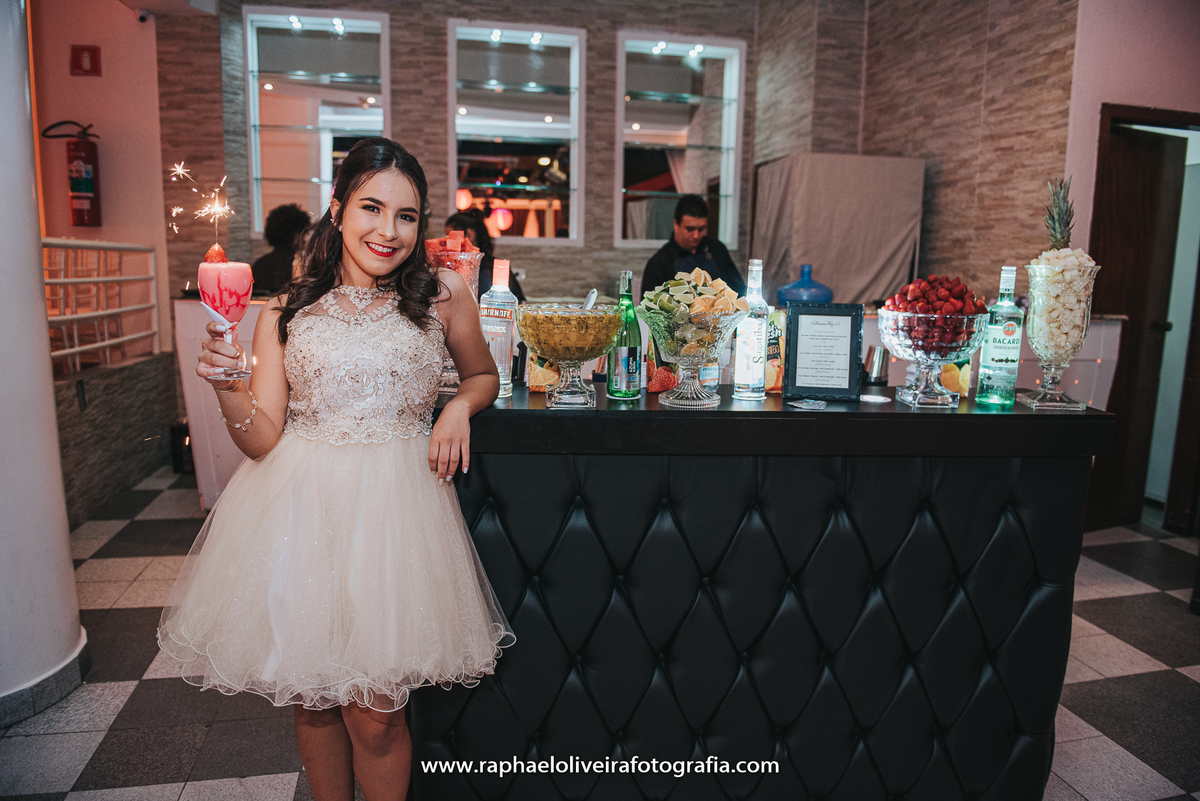 Ensaio de debutante, debutante, festa de 15 anos, festa de debutante, ensaio feminino, ensaio de 15 anos, decoração temática, bela e a fera, menina, 15 anos, making of de debutante, fotografo de debutante, raphael oliveira fotografia