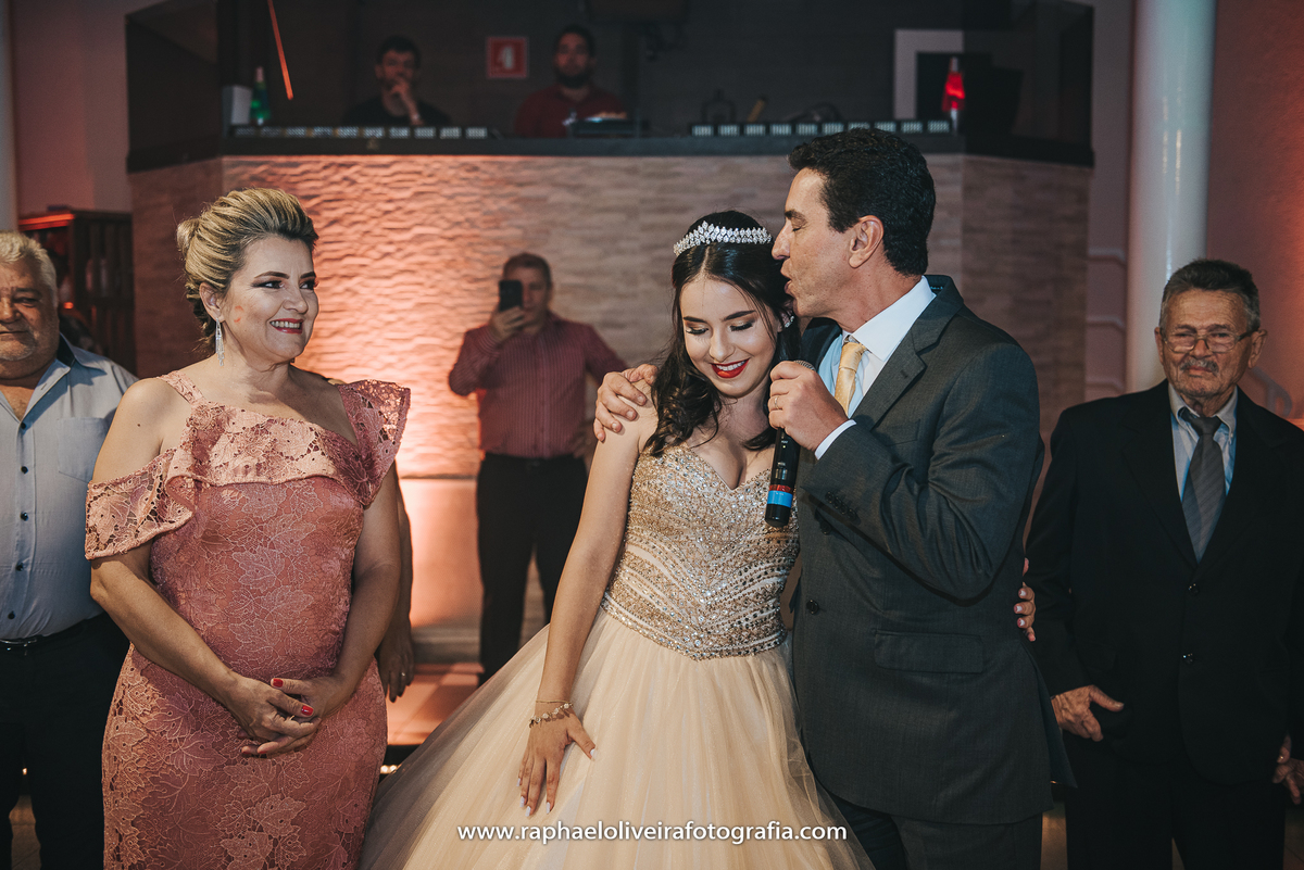 Ensaio de debutante, debutante, festa de 15 anos, festa de debutante, ensaio feminino, ensaio de 15 anos, decoração temática, bela e a fera, menina, 15 anos, making of de debutante, fotografo de debutante, raphael oliveira fotografia