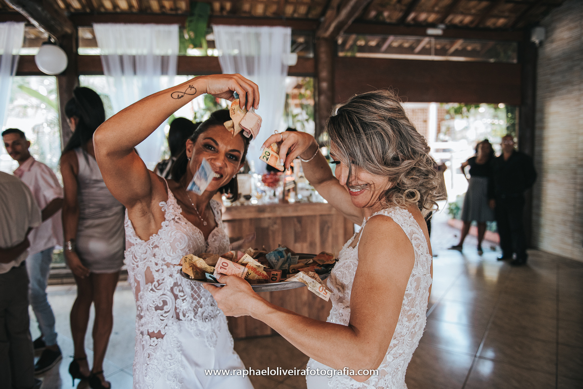 Casamento Sandra e Paty, casamento homoafetivo, casamento gay, casamento lgbt, wedding gay, meninas, casamento de meninas, vestido de noiva, decoração de casamento, ensaio de casal na praia, wedding, raphael oliveira fotografia, raphael oliveira.