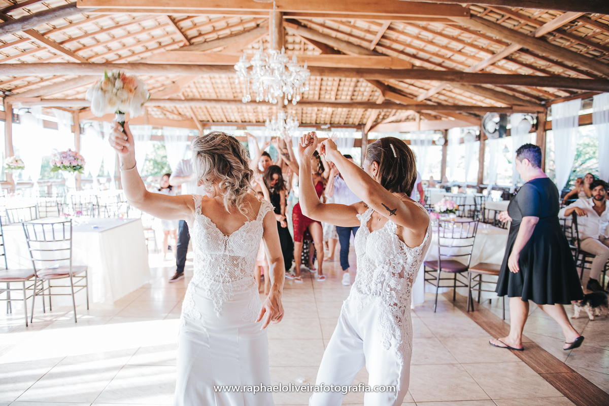 Casamento Sandra e Paty, casamento homoafetivo, casamento gay, casamento lgbt, wedding gay, meninas, casamento de meninas, vestido de noiva, decoração de casamento, ensaio de casal na praia, wedding, raphael oliveira fotografia, raphael oliveira.