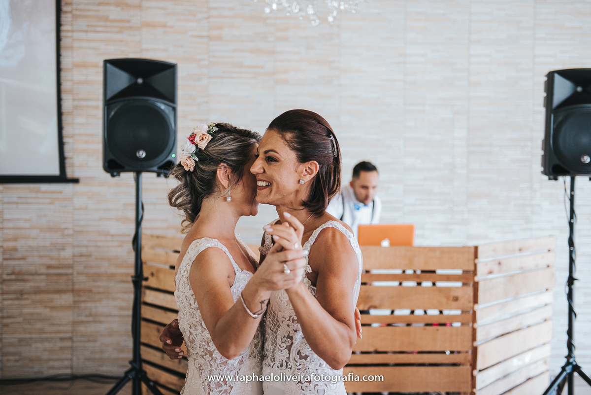 Casamento Sandra e Paty, casamento homoafetivo, casamento gay, casamento lgbt, wedding gay, meninas, casamento de meninas, vestido de noiva, decoração de casamento, ensaio de casal na praia, wedding, raphael oliveira fotografia, raphael oliveira.