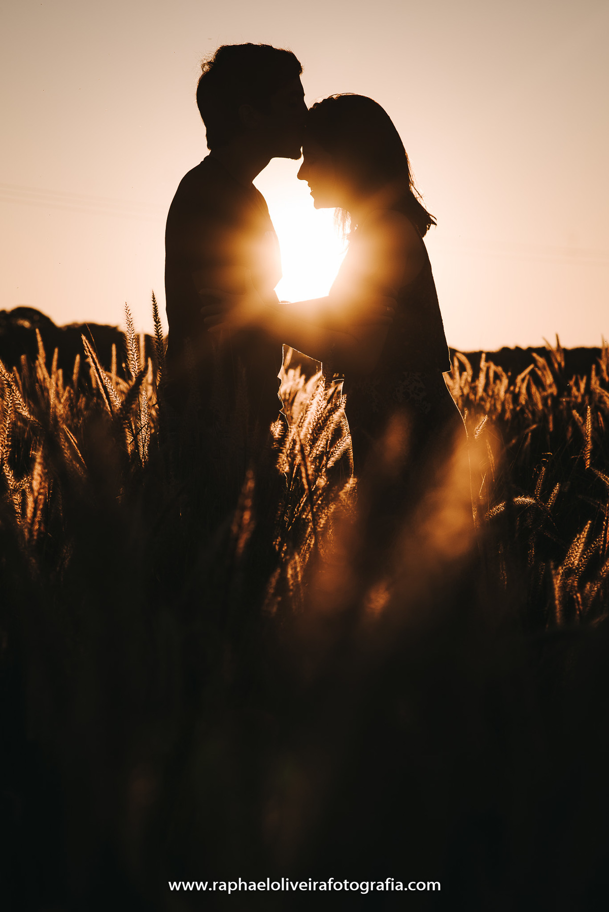 Ensaio incrível em avaré, ensaio pré casamento, pre-wedding, casamento, inspiração para ensaio, poses de ensaio, ensaio de casal, raphael oliveira fotografia, ensaio no campo, fotografo de casamento em são paulo, fotografo barueri, foto no por do sol