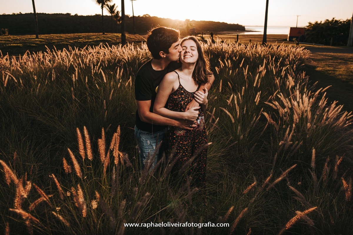 Ensaio incrível em avaré, ensaio pré casamento, pre-wedding, casamento, inspiração para ensaio, poses de ensaio, ensaio de casal, raphael oliveira fotografia, ensaio no campo, fotografo de casamento em são paulo, fotografo barueri, foto no por do sol