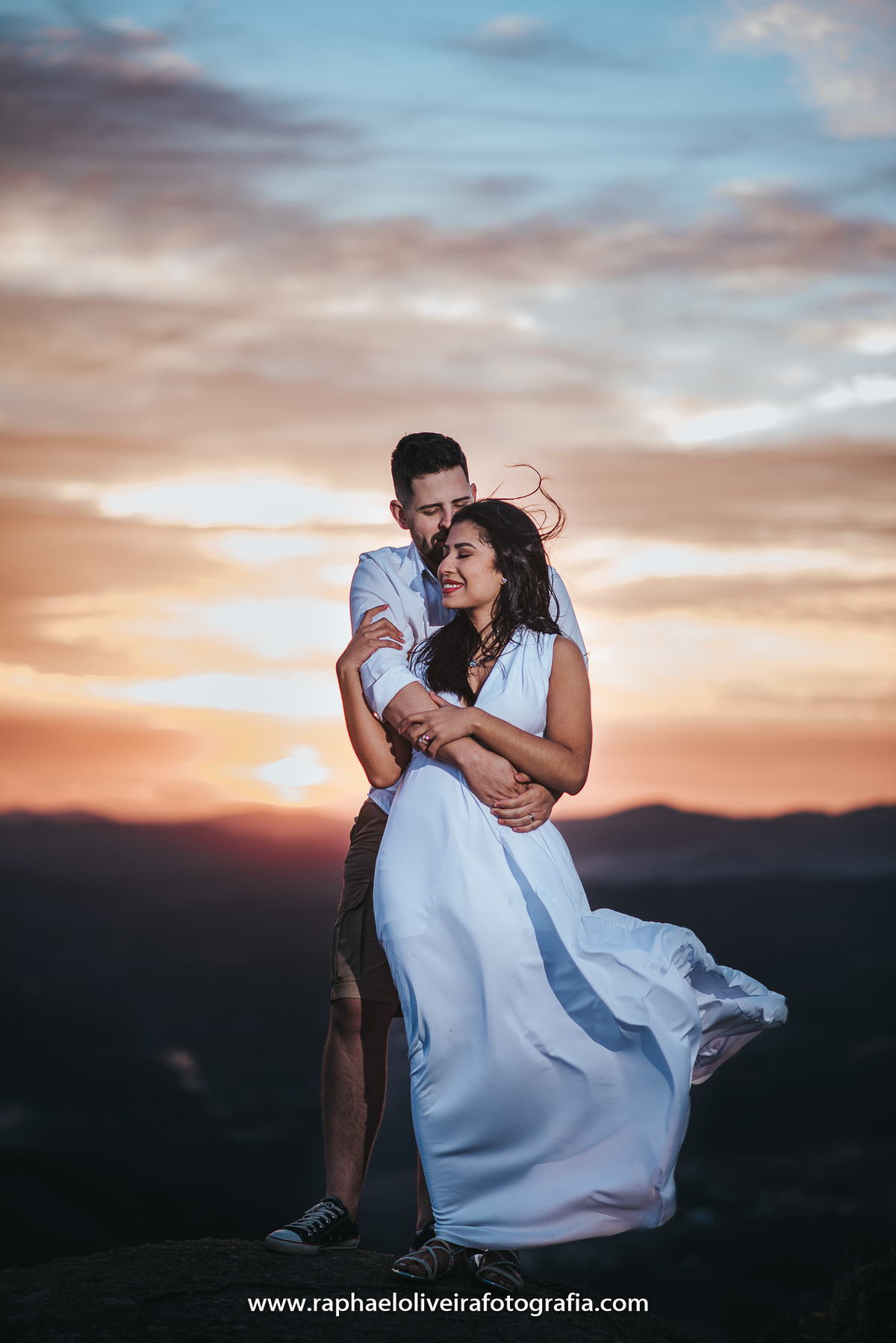 Leticia-Felipe-Ensaio-Pico-olhos-dagua-mairipora-sp-fotografo-raphael-oliveira-ensaio de casal na montanha-ensaio nascer do sol-ideias de pre casamento-pre wedding-lugares para pre casamento-fotografo de casamento sp-raphael oliveira fotografia