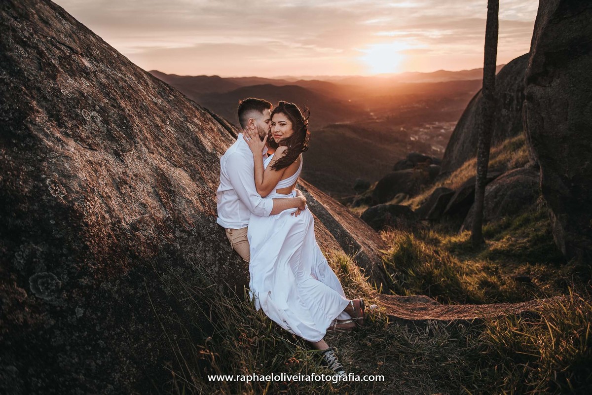 Leticia-Felipe-Ensaio-Pico-olhos-dagua-mairipora-sp-fotografo-raphael-oliveira-ensaio de casal na montanha-ensaio nascer do sol-ideias de pre casamento-pre wedding-lugares para pre casamento-fotografo de casamento sp-raphael oliveira fotografia