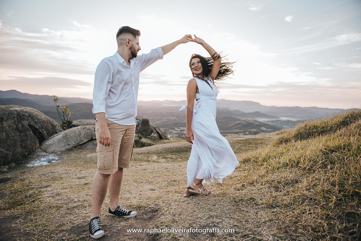 Leticia-Felipe-Ensaio-Pico-olhos-dagua-mairipora-sp-fotografo-raphael-oliveira-ensaio de casal na montanha-ensaio nascer do sol-ideias de pre casamento-pre wedding-lugares para pre casamento-fotografo de casamento sp-raphael oliveira fotografia